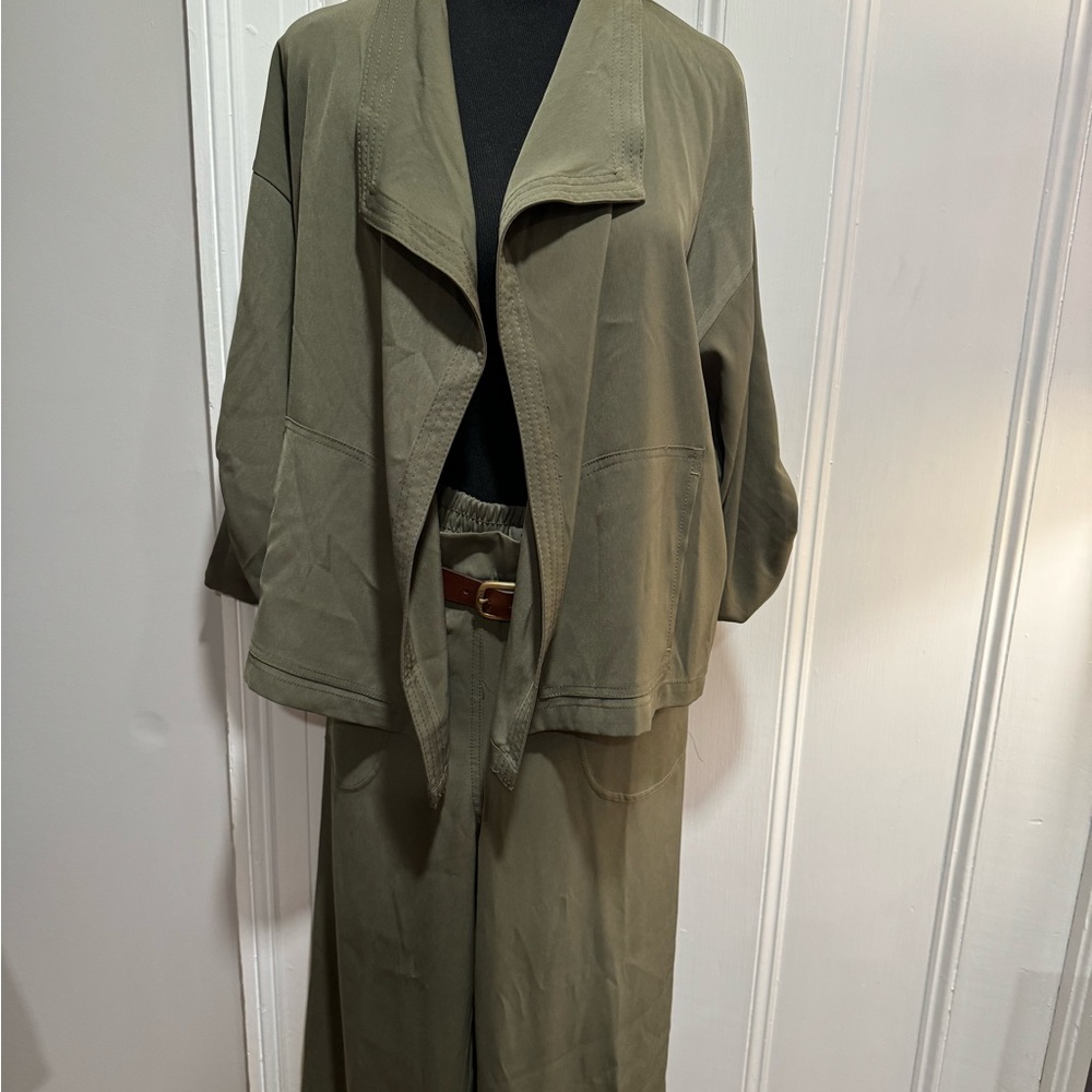 Pants suit